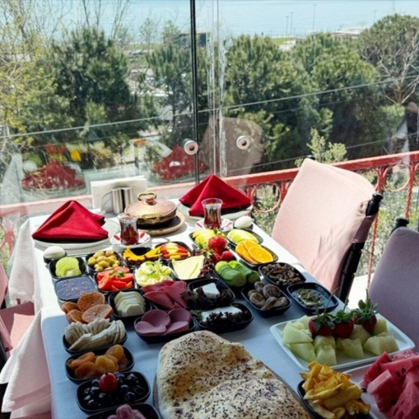 Sultanahmet Marbella Restaurant'ta Deniz Manzarası Eşliğinde Kahvaltı Keyfi 4